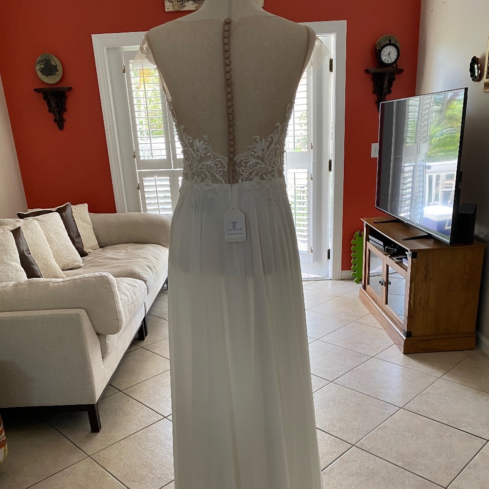 Michelle Roth Wedding Dress - Picture 5 of 16